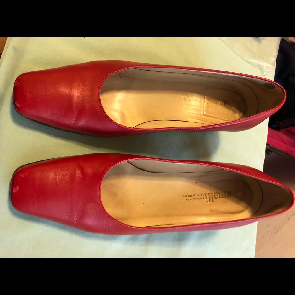 Shoe - Picture 2 of 4